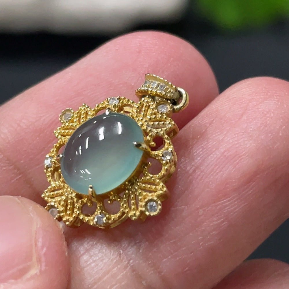 Jadeite Cabochon Pendant with 18K Gold Setting, Total Weight Approx. 1.4g