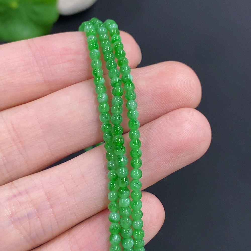 HKHQ jadeite bead necklace featuring smooth, round green jade beads, weighing 7.7g, stylish and elegant jewelry accessory.
