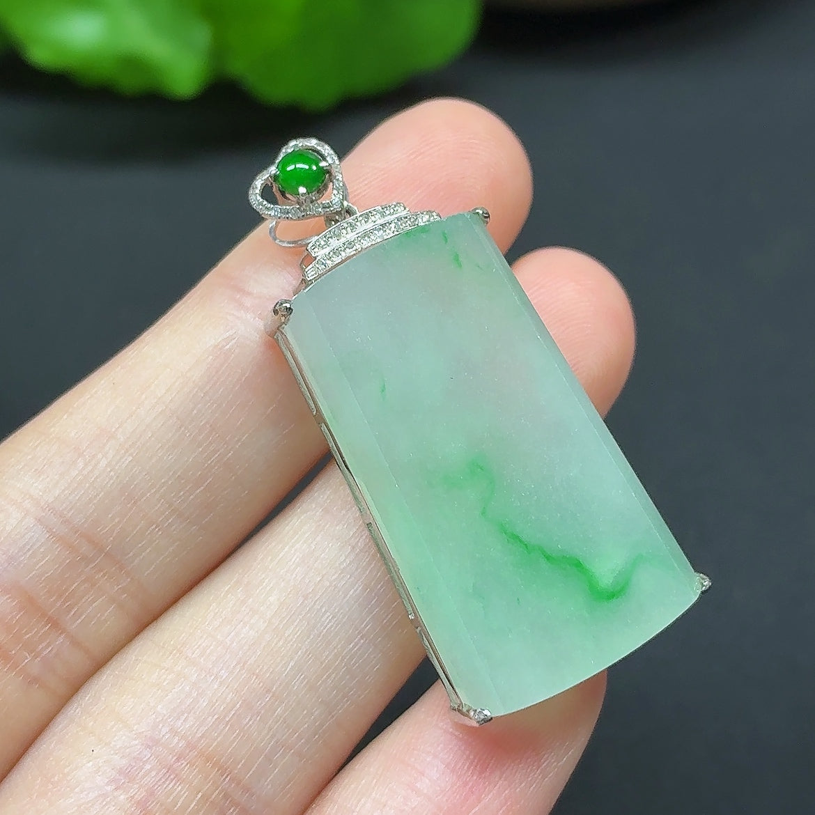 Jadeite Plain Pendant Necklace 18k with Diamond Side Stones