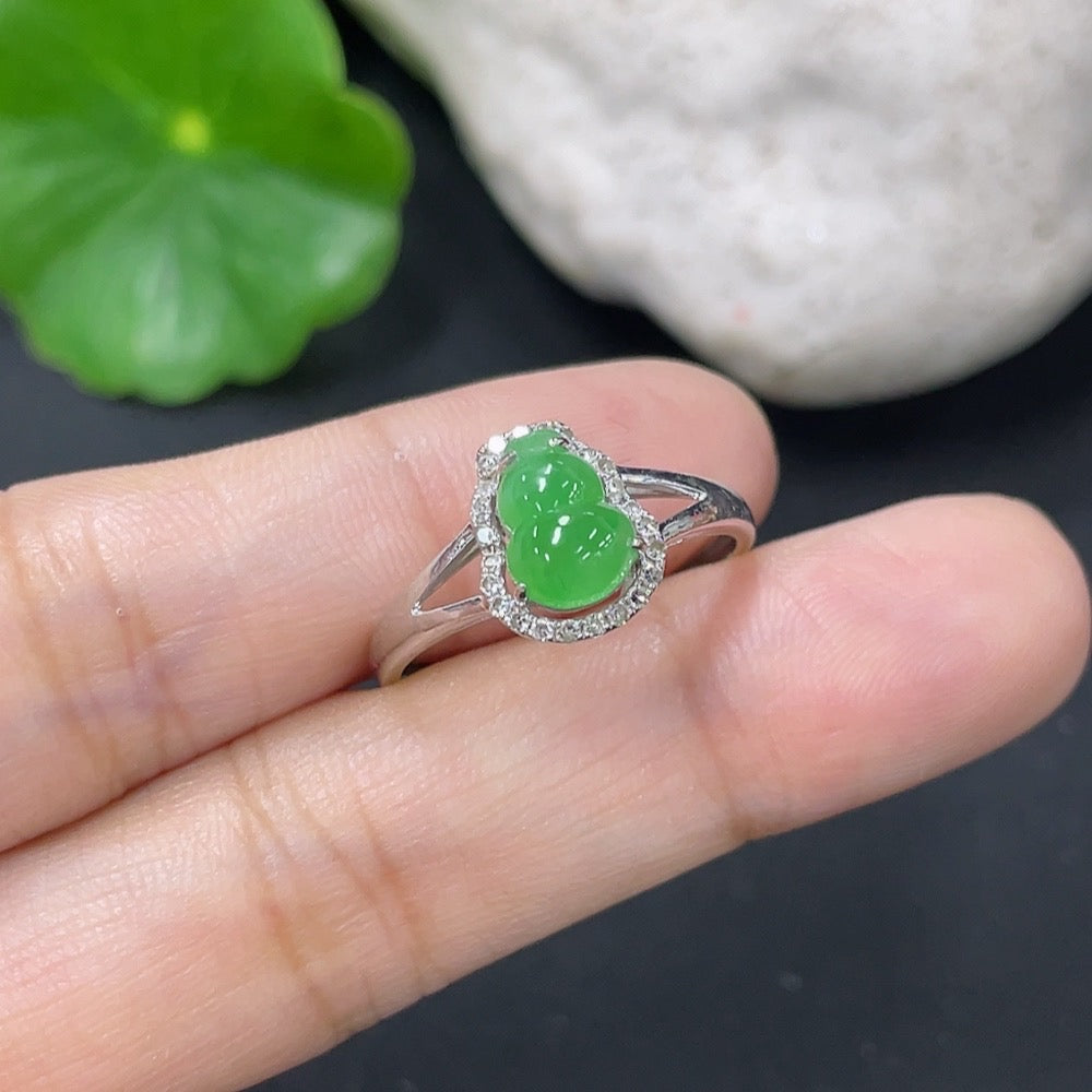 Jadeite Gourd Inlaid Ring 18k Gold Inlaid with Diamond Size 16.5 Total Weight Approx. 2.31g