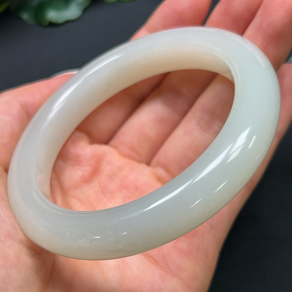 HKHQ Hetian Jade round bracelet, 58.9mm diameter, featuring smooth jade stones with a total weight of 67.83g, natural and polished finish.