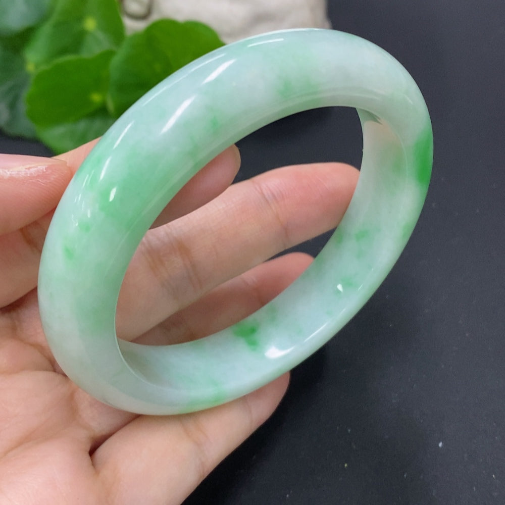 Jadeite round bracelet with size 58, weighing approximately 69.2g, featuring smooth jade stones on a jewelry bracelet from HKHQ.