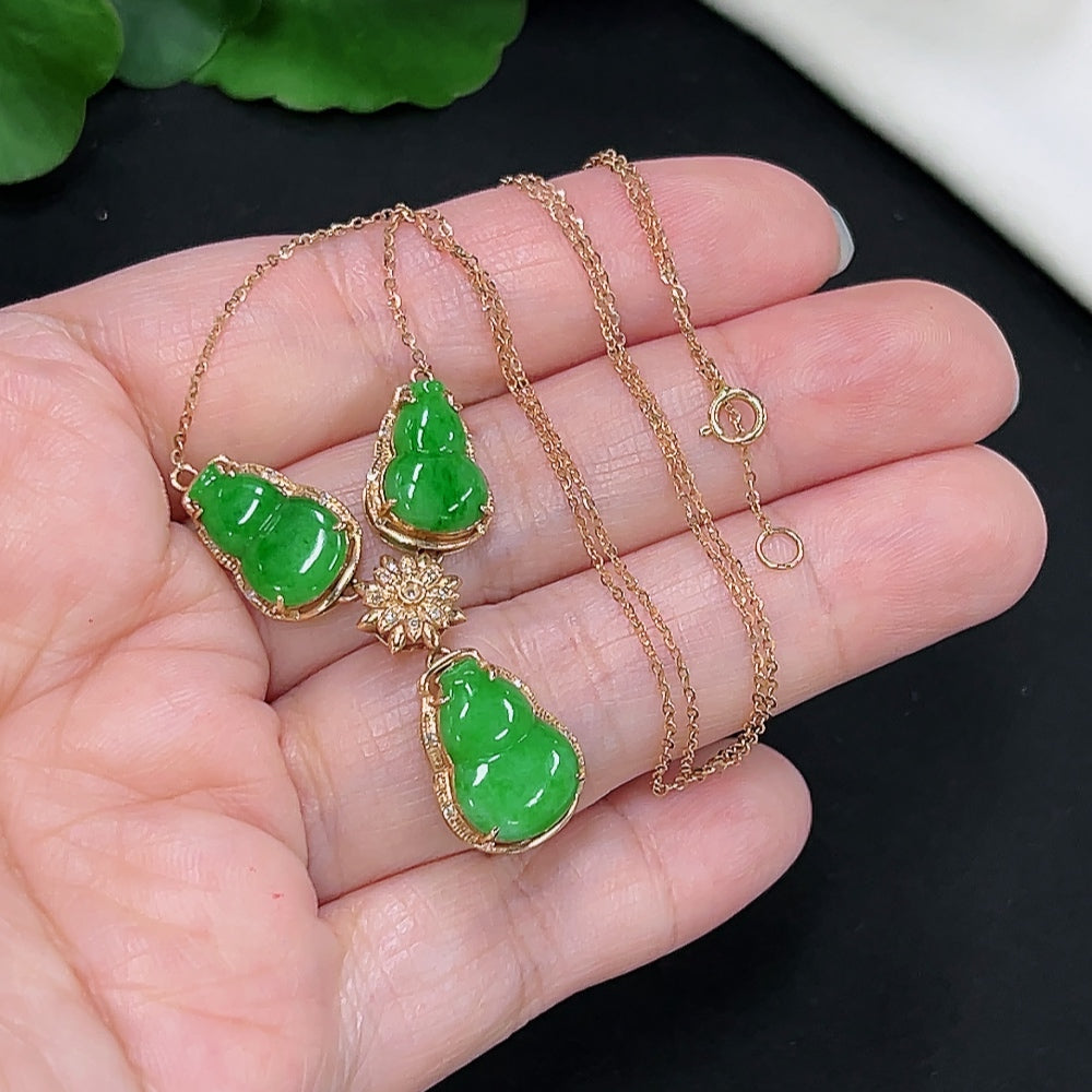 Jadeite and Diamond Necklace in 18K Gold, Total Weight Approx. 4g