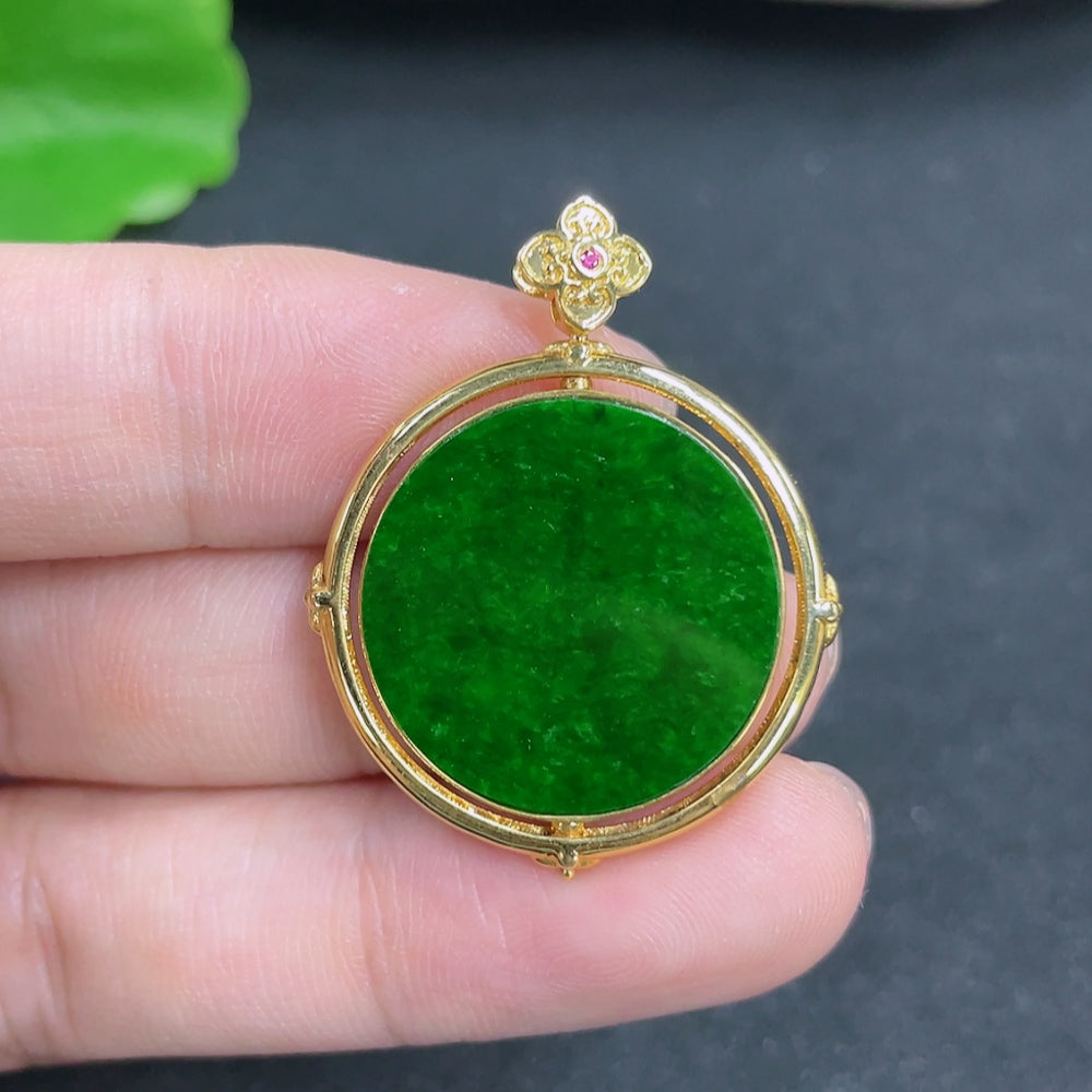 Jadeite Pendant 18k with Diamond Accent Total Weight Approx.4.8g