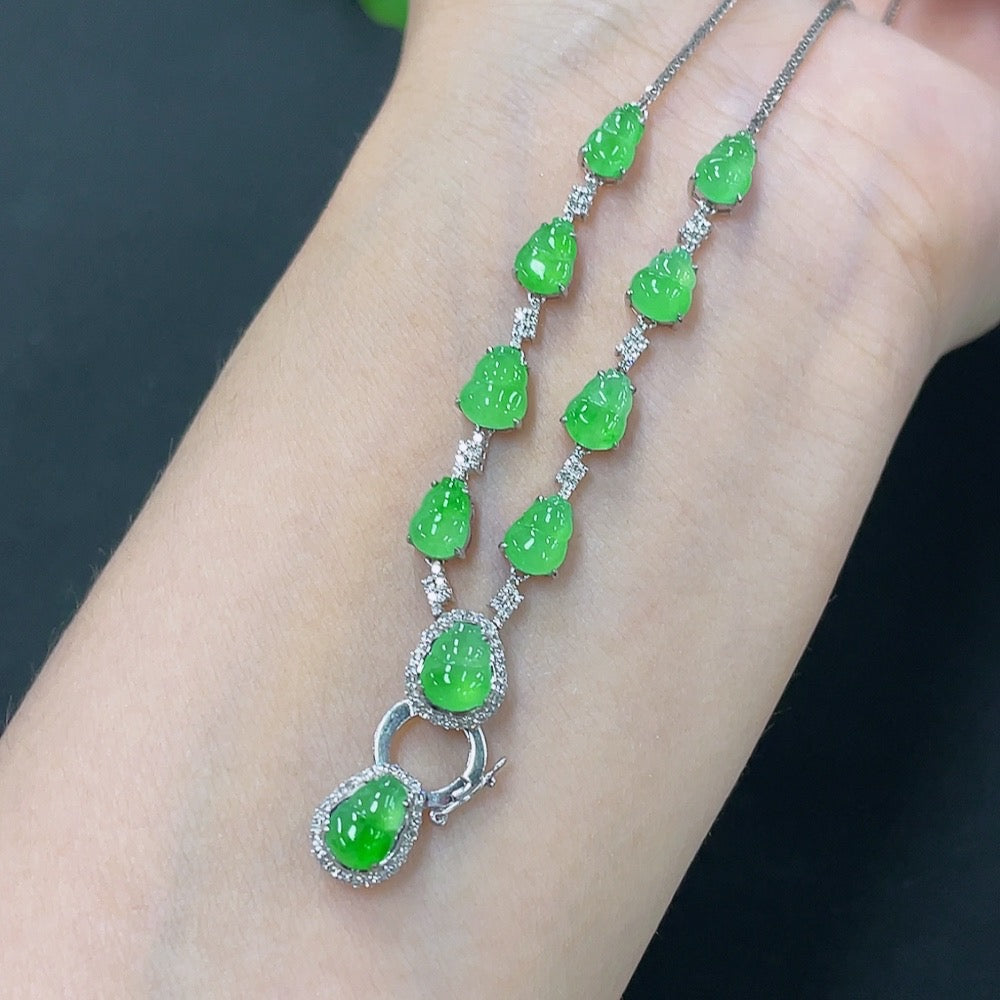 Jadeite inlaid gourd necklace with 18k gold and diamond accents, featuring a jade pendant on a chain, weight approx. 6.28g.
