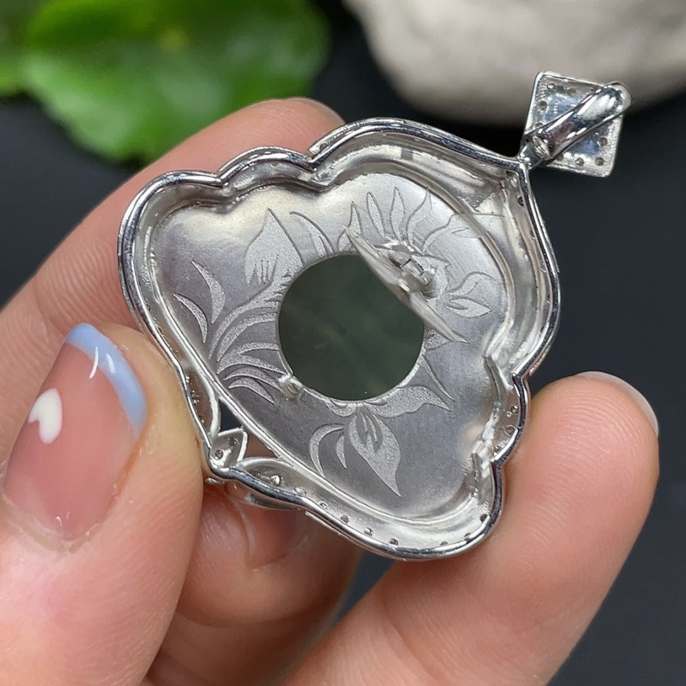Jadeite Buddha Pendant with 18K Gold Setting, Total Weight Approx. 10.1g
