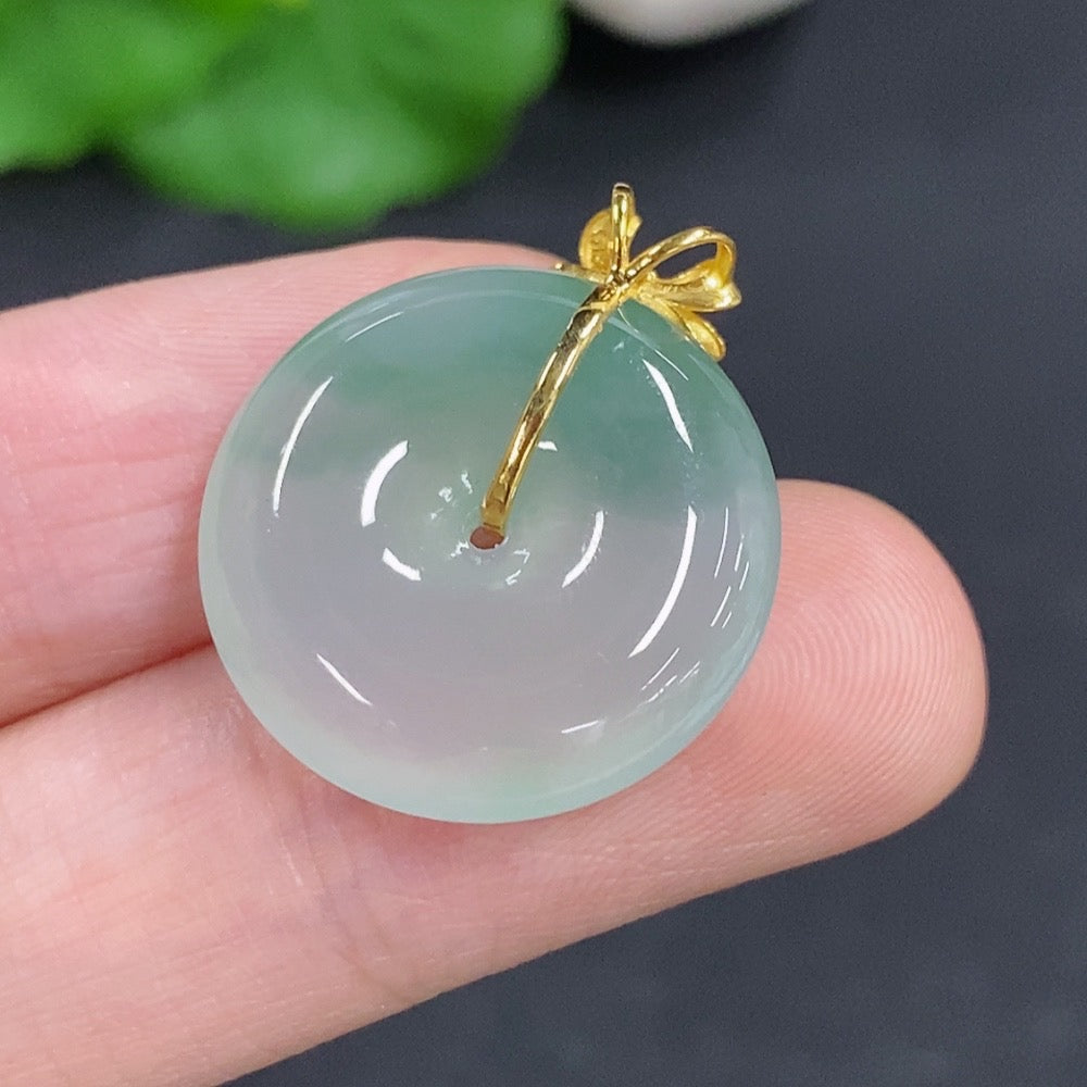 Jadeite Peace Knot with 18K Gold Clasp, Total Weight Approximately 4.6g, Non-Diamond