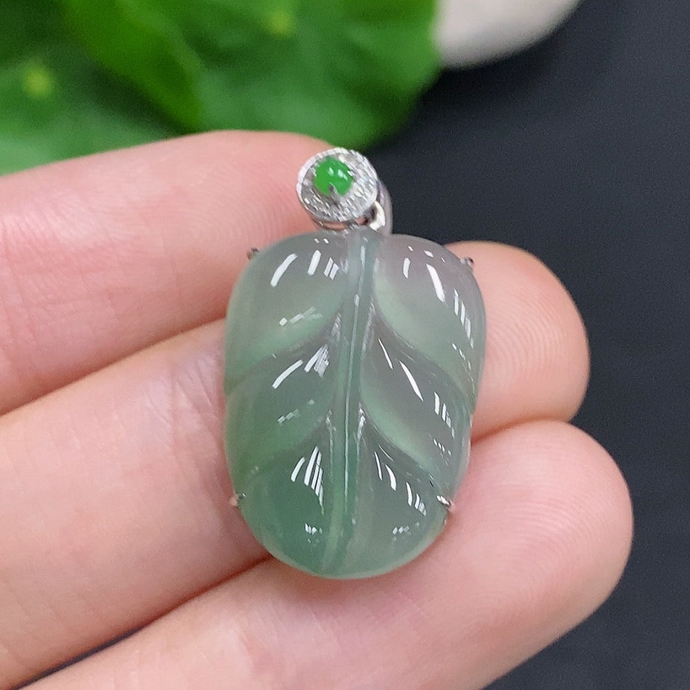 Jadeite Leaf Pendant 18K Gold Total Weight Approx. 3.2g
