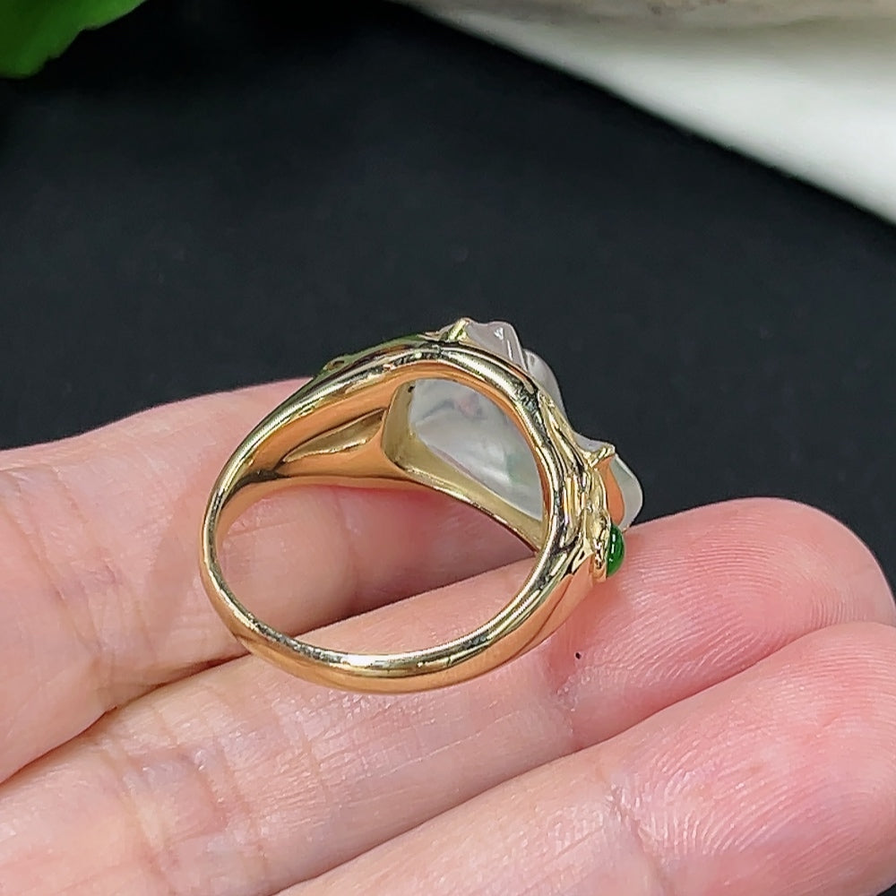 HKHQ jadeite inlaid ring in 18K gold with diamond accents, size 16, weighing approximately 4.1g, elegant jewelry piece.