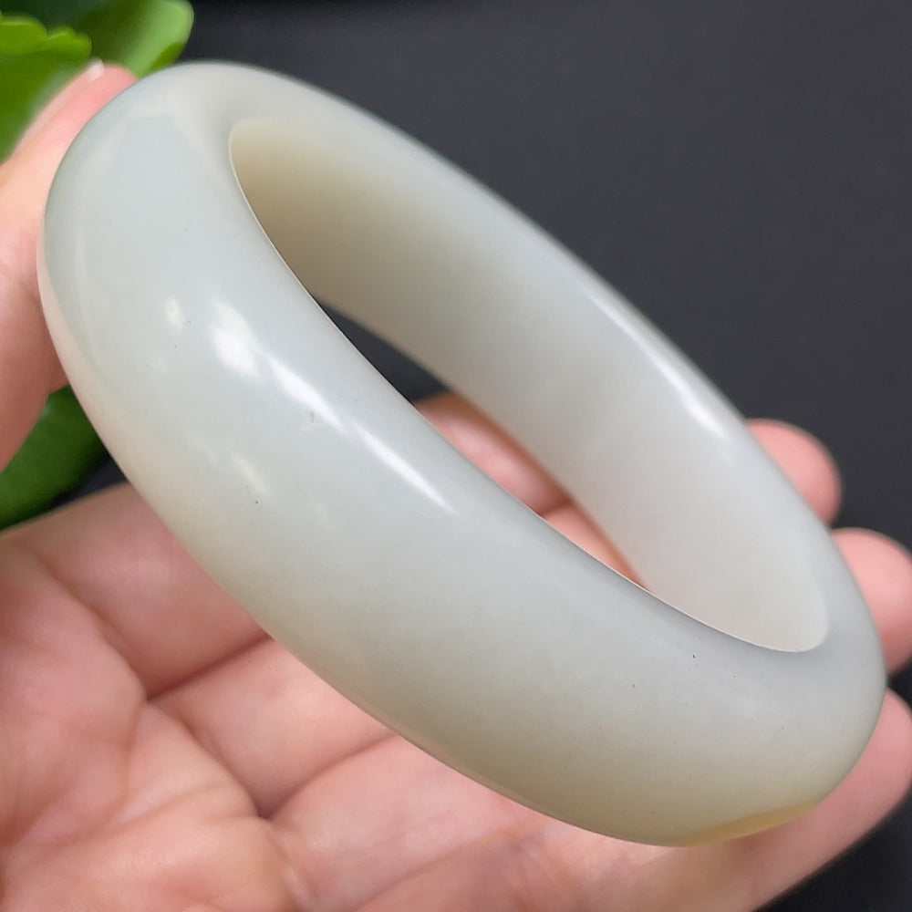 Hetian Jade Round Bracelet, Color Origin Undetermined