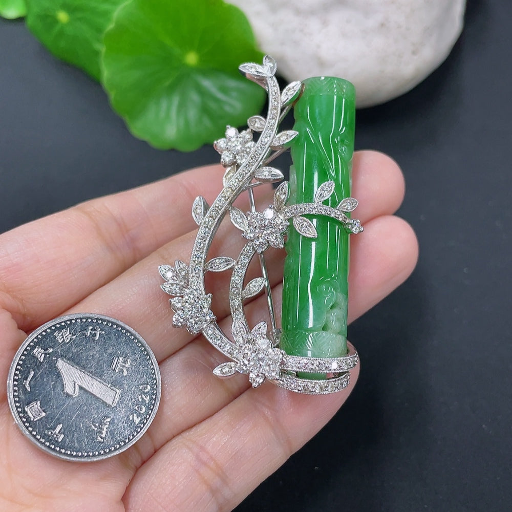 Jadeite Pendant with 43% Gold Setting and Diamond Accents
