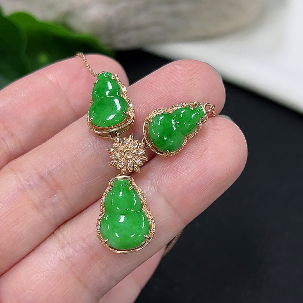 Jadeite and Diamond Necklace in 18K Gold, Total Weight Approx. 4g