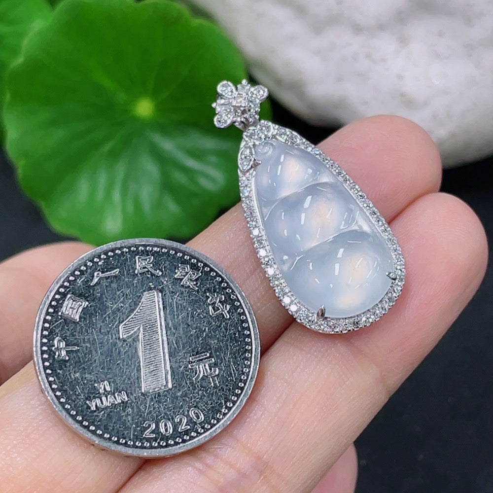 Jadeite Lucky Bean Pendant with 18K Gold and Diamond Accents, Total Weight Approximately 2.94g