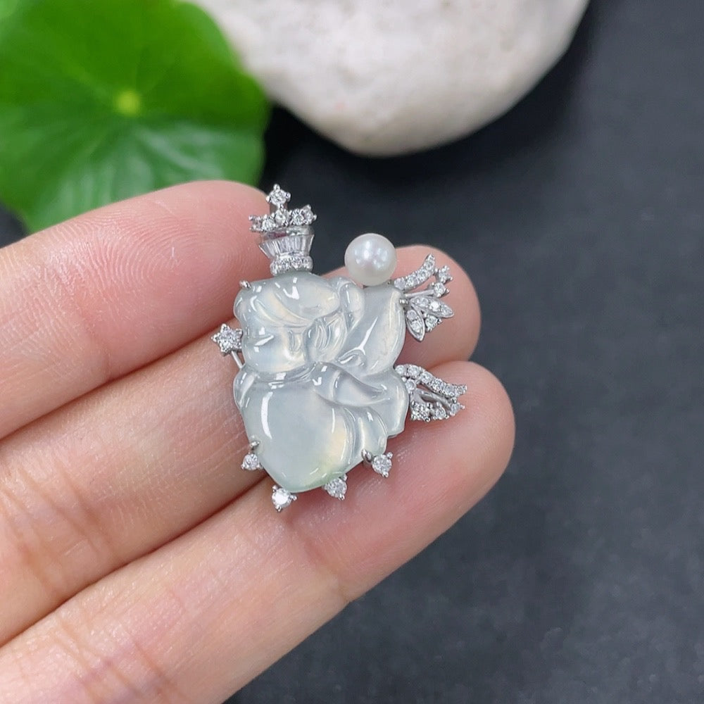 Jadeite fairy pendant by HKHQ featuring 18K gold, diamond accents, and pearl stones, weighing approximately 3.19g.