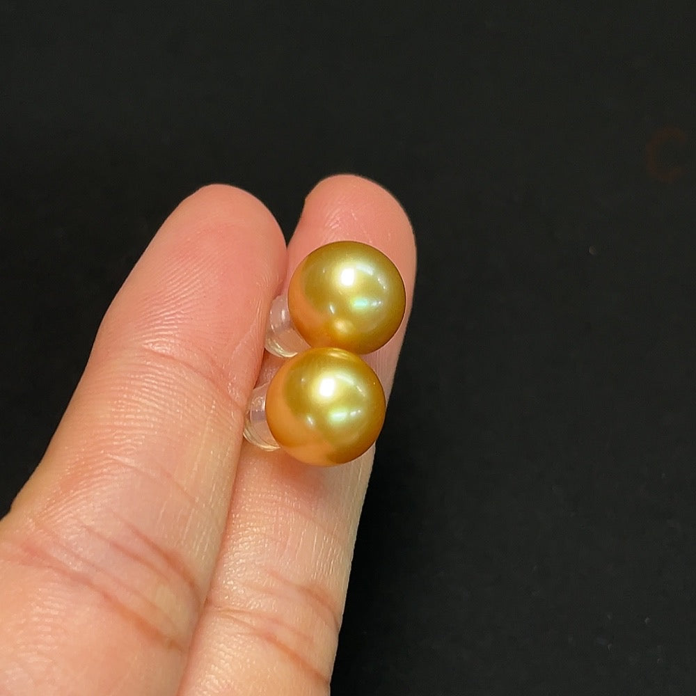 Saltwater Pearl Earrings Set in 18K Gold, Color Origin Undetermined