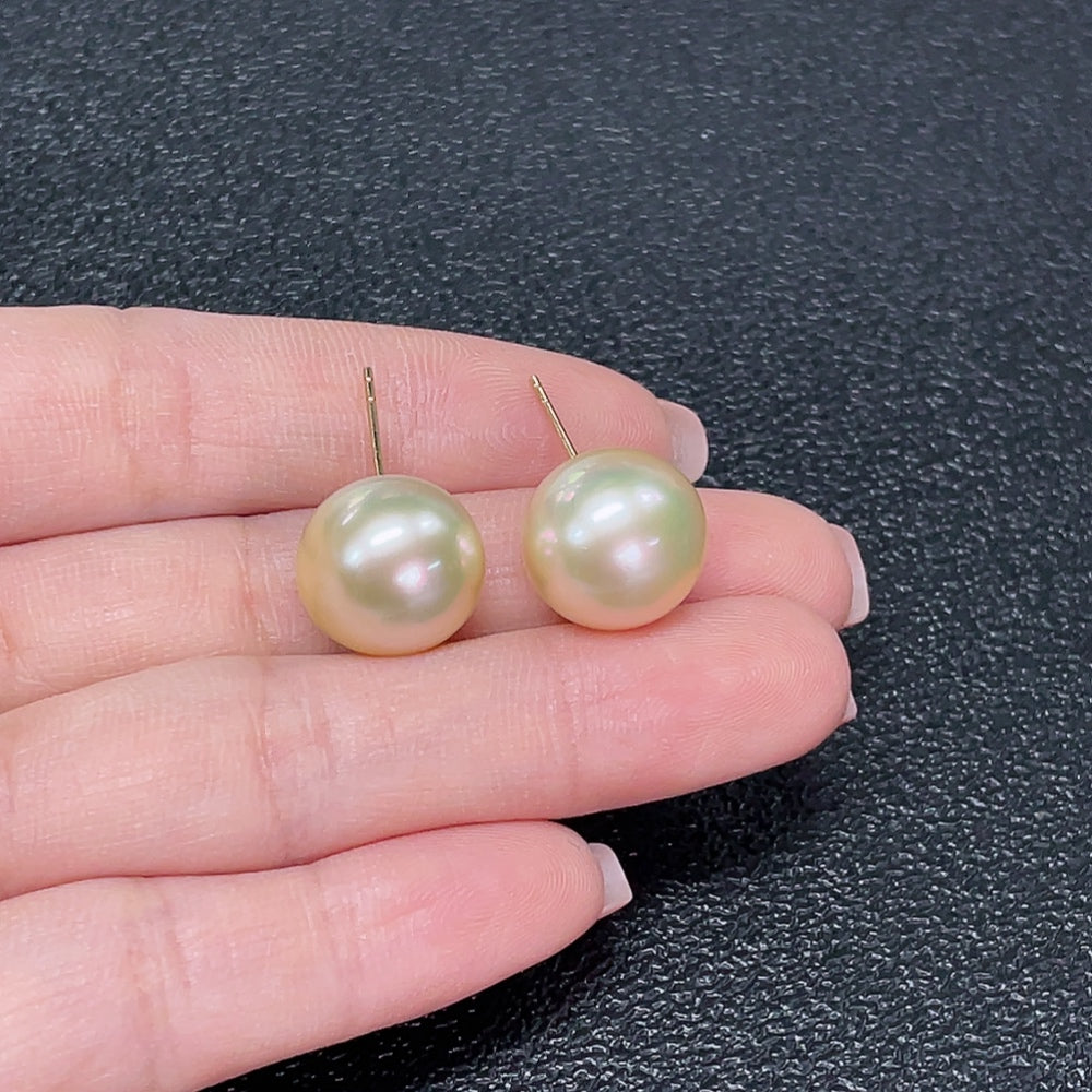 18k seawater pearl earrings, color origin undetermined, total weight approximately 6.7g, size about 13.1mm