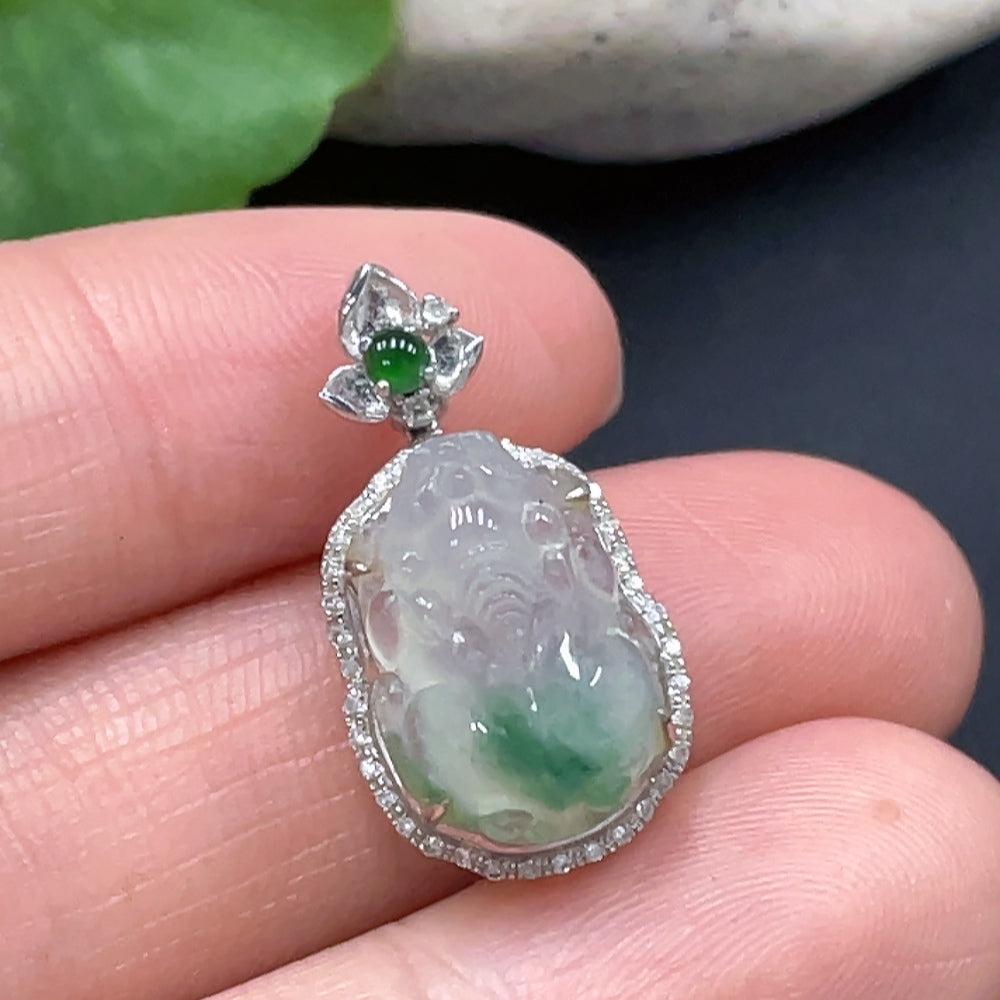 JadeitePi Xiu Pendant with 18K Gold Inlay, Total Weight Approximately 2.68g