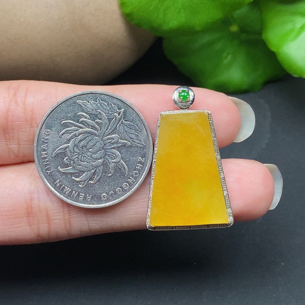 Jadeite Plain Pendant with Diamond Accents in 18k Gold, Color Origin Undetermined, Total Weight Approx. 4.81g