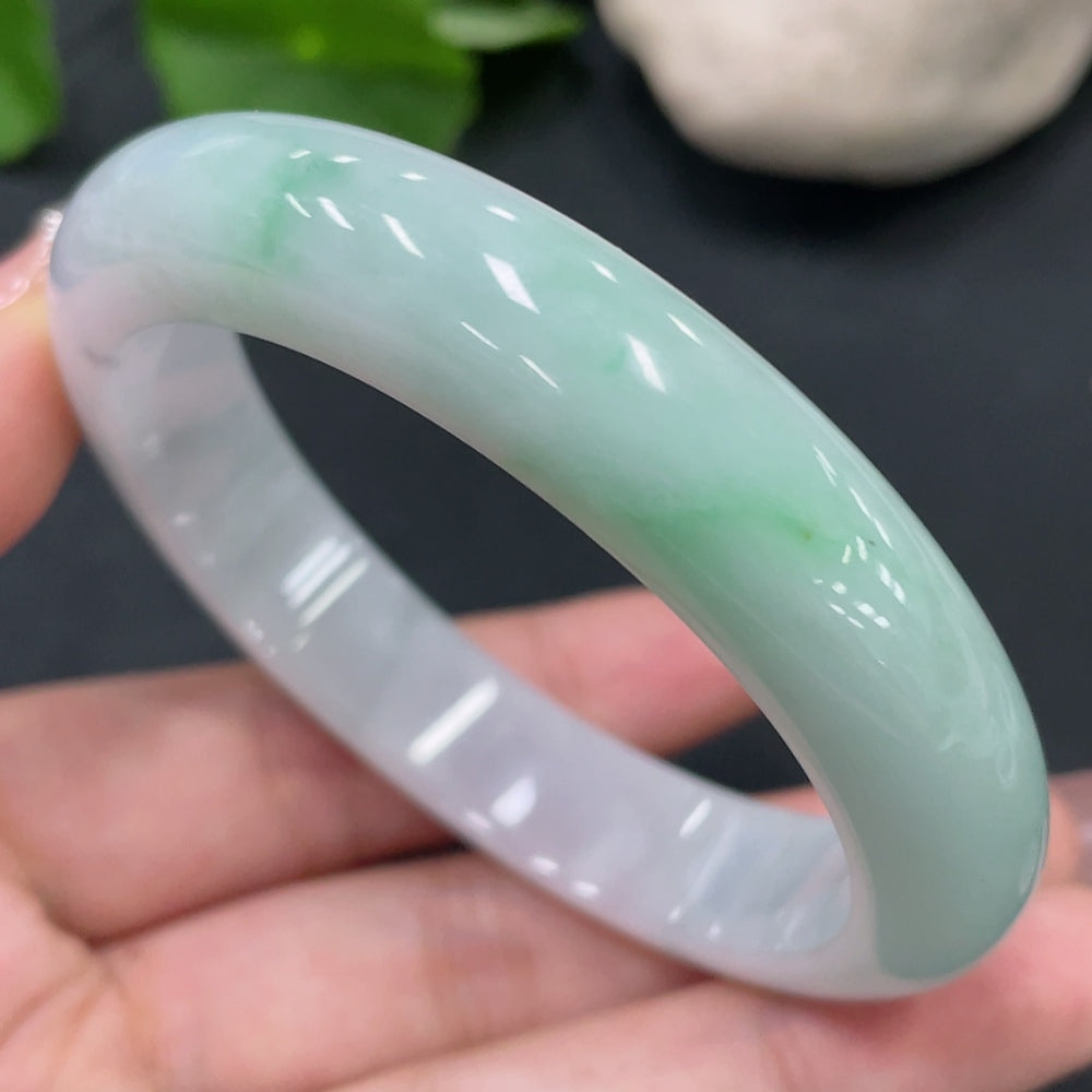 Jadeite regular bangle, inner diameter 54.3, total weight 53.327g