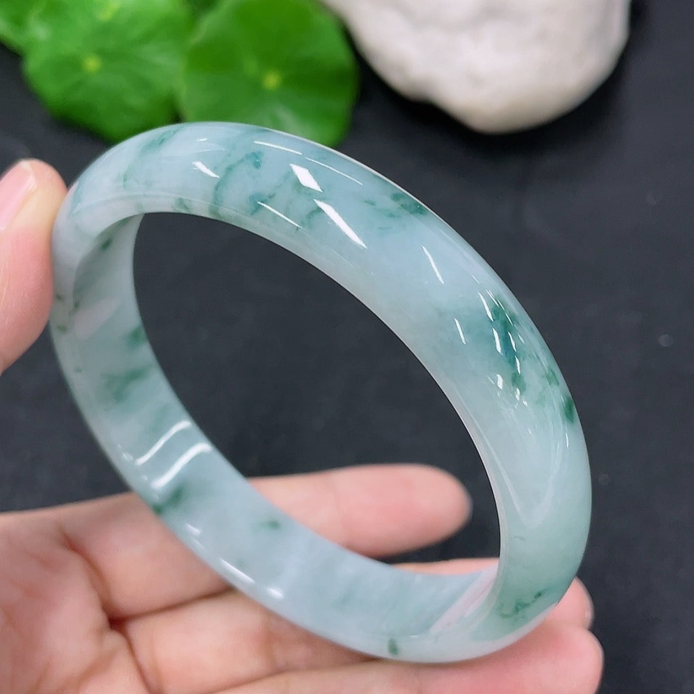 HKHQ jadeite round bracelet, 59.5mm diameter, weighs approximately 48g, featuring smooth, polished green jade stones.