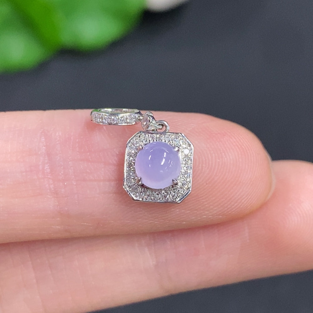 Jadeite cabochon pendant in 18K gold (with diamond accents)