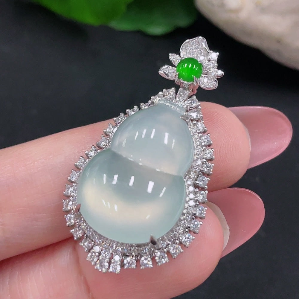 Jadeite Gourd Inlaid Pendant 18K Gold Total Weight Approx. 8.2g (With Diamond Accents)