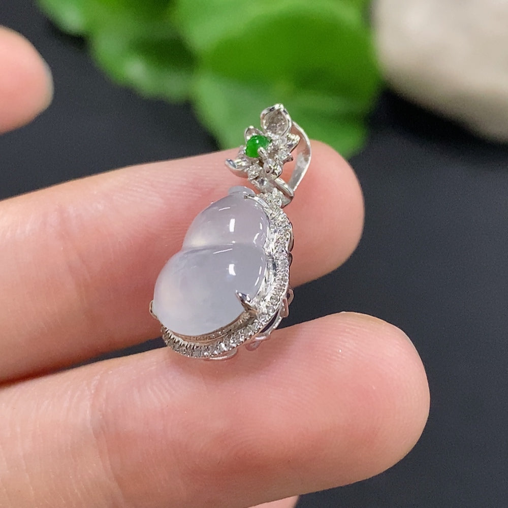 Jadeite pendant in gourd shape with 18k gold setting and diamond accents, weighing approximately 1.9g.