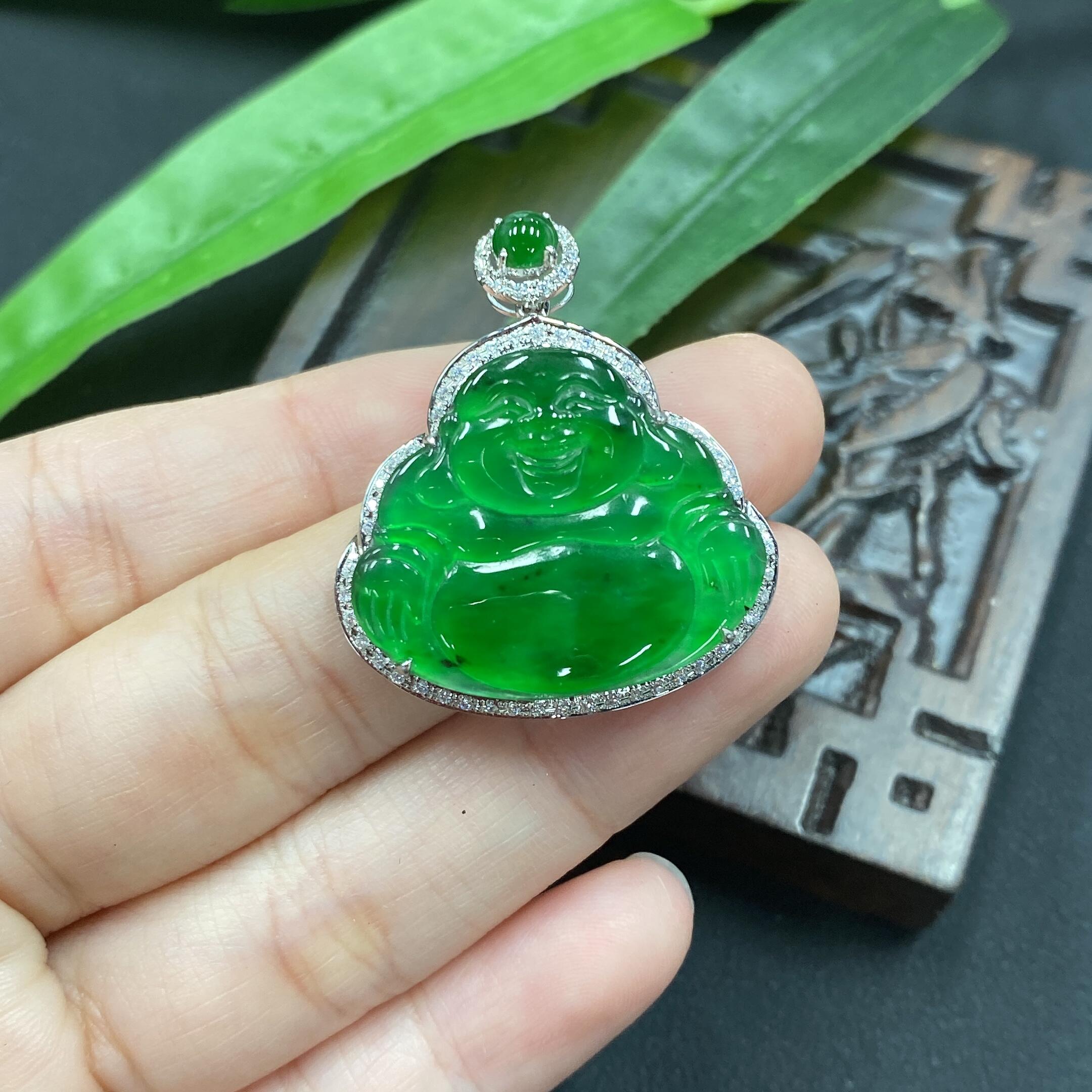 Jadeite Buddha Pendant with Mounting, Veins, 18K, Total Weight 3.43g