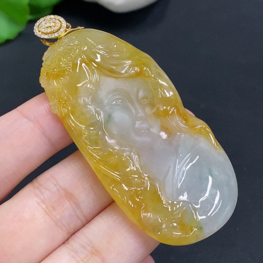 Jadeite Pendant with 18K Gold Clasp, Total Weight Approx. 35.3g