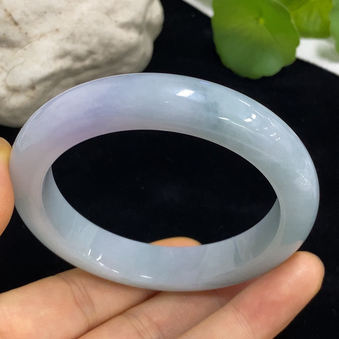 HKHQ jadeite round bracelet in size 56, weighing approximately 61.72g, featuring smooth, polished jadeite beads.