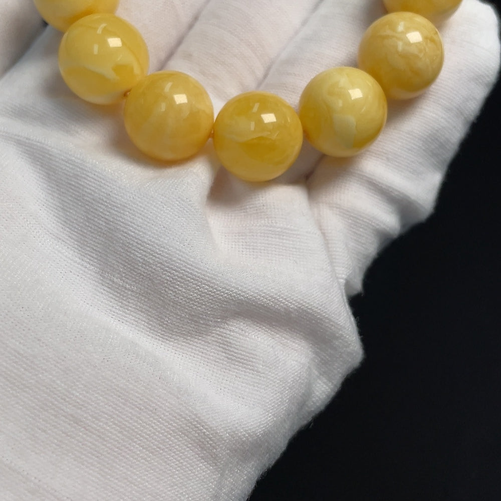 Amber Beeswax Bracelet, Total Weight Approx. 20.85g, Size About 13.9mm