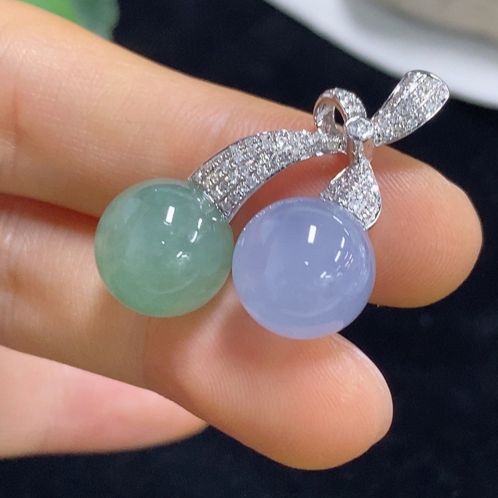 Jadeite Bead Inlaid Pendant with 18k Gold and Diamond Accents, Total Weight Approx. 7.22g, Size 11.6/11.9mm