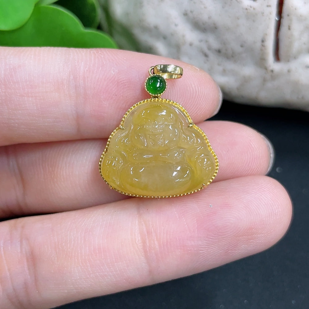 Jadeite pendant featuring a Buddha design in 18k color, weighing approximately 2.8g, with natural jade color and craftsmanship.