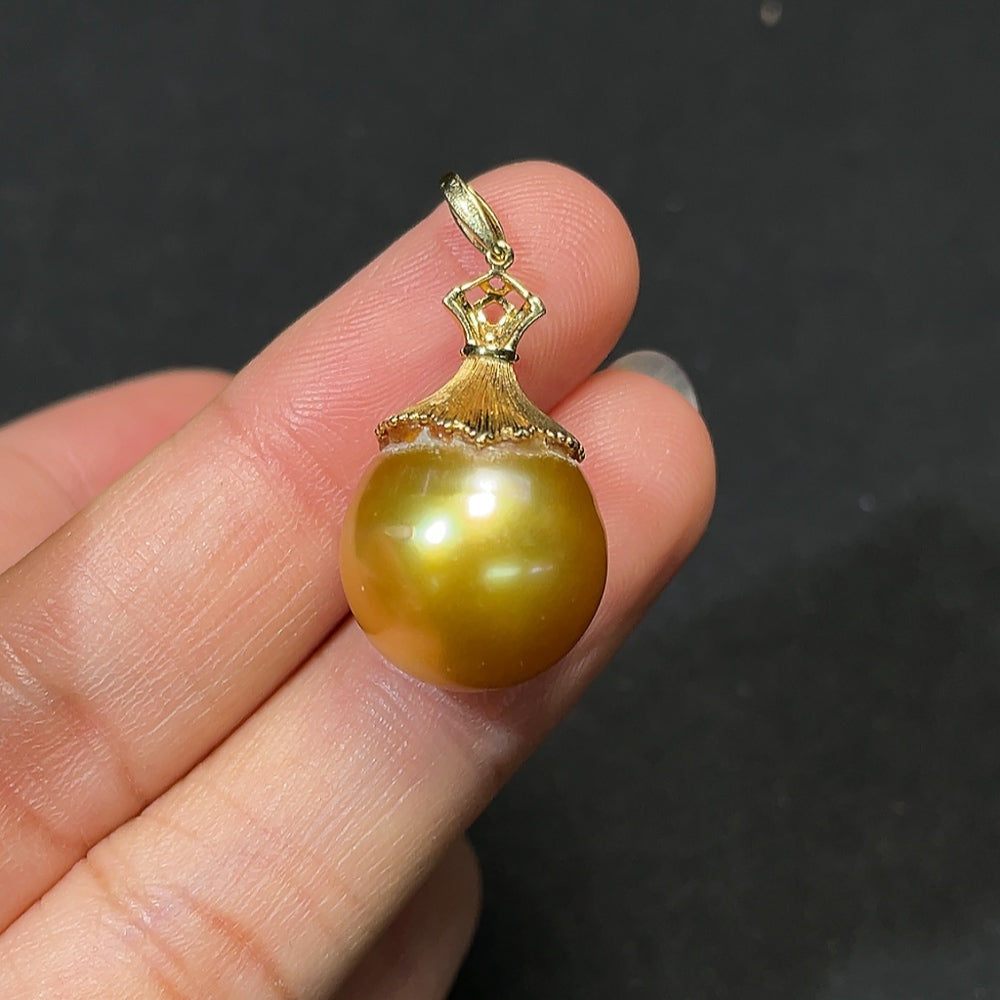 Seawater Pearl Pendant with 18K Gold, Approximately 14.6mm, Color Origin Undetermined, Accented with Diamonds