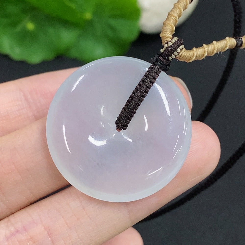 Jadeite Peace Knot, total weight approx. 12.6g (including rope weight)
