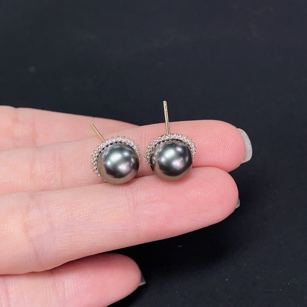 Saltwater pearl stud earrings, 18K gold, non-diamond