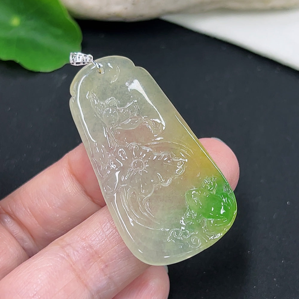 Jadeite wealth-bringing frog pendant in 18K gold with intricate details, weighing approximately 8.9 grams.