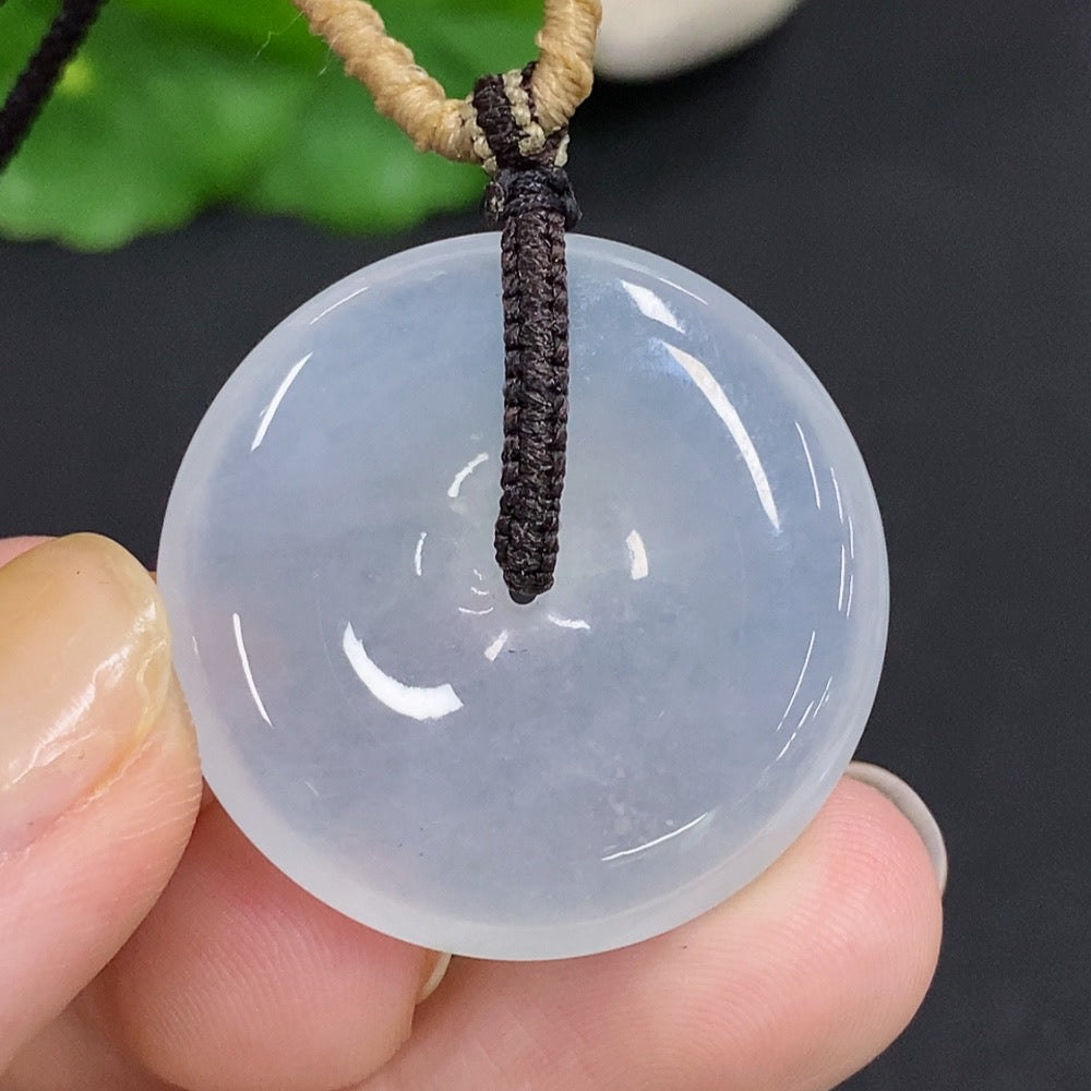 Jadeite Peace Knot, total weight approx. 12.6g (including rope weight)
