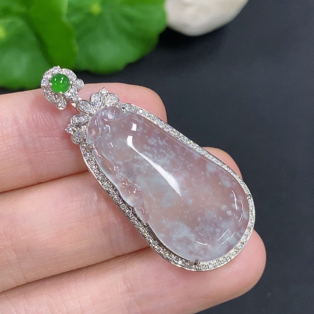 Jadeite auspicious gourd pendant with 18K gold and diamond accents, crafted by HKHQ, weighing approximately 5.7 grams.