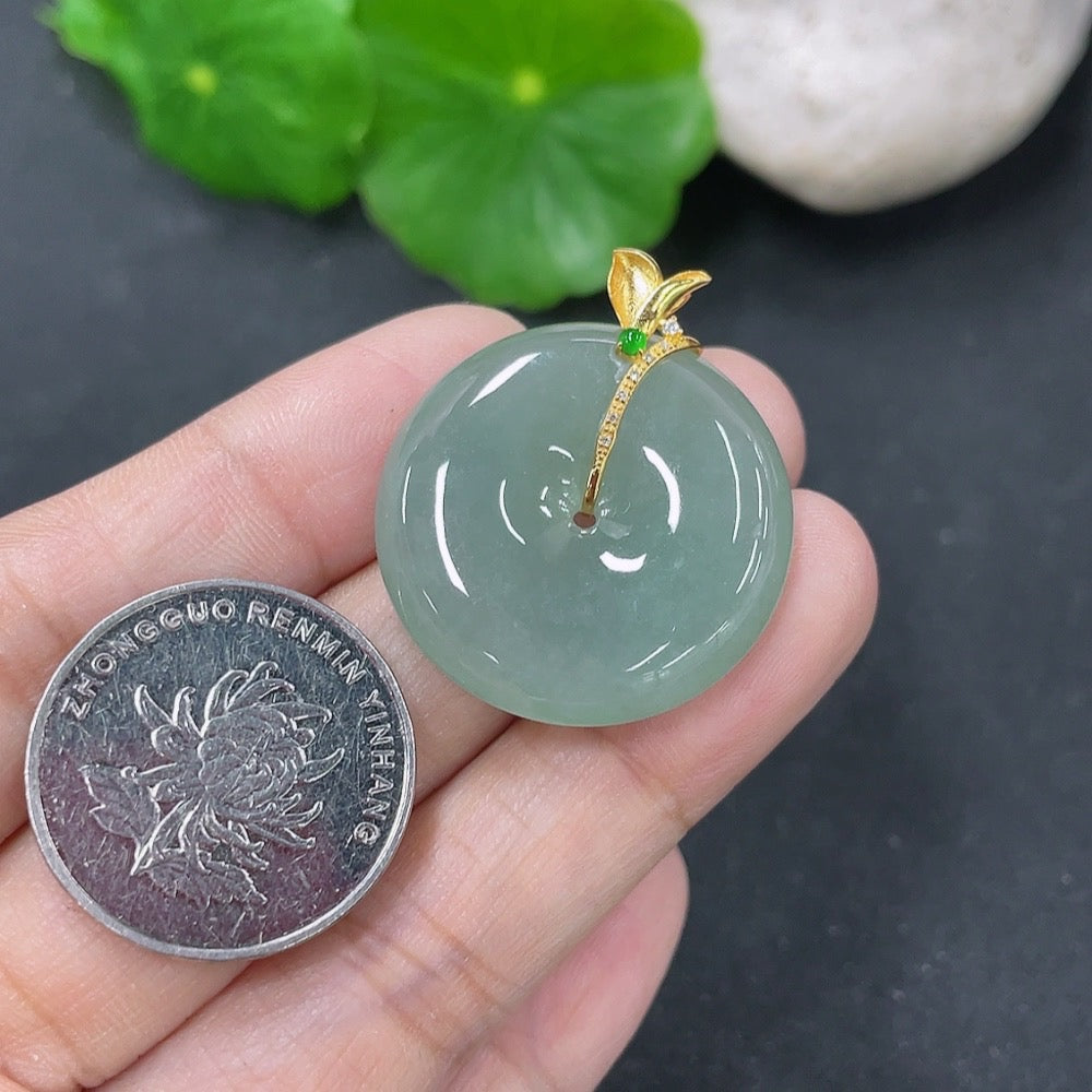 Jadeite Pendant Peace Knot with 18k Gold and Diamond Accents (Minimum Only)