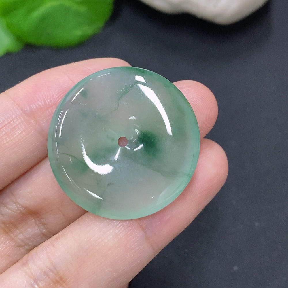 HKHQ Jadeite safety buckle jewelry featuring a smooth, polished jadeite piece with a secure clasp design