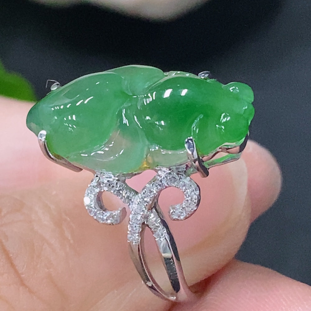 Jadeite inlaid ring 18k with diamond size 15 total weight about 4.64g