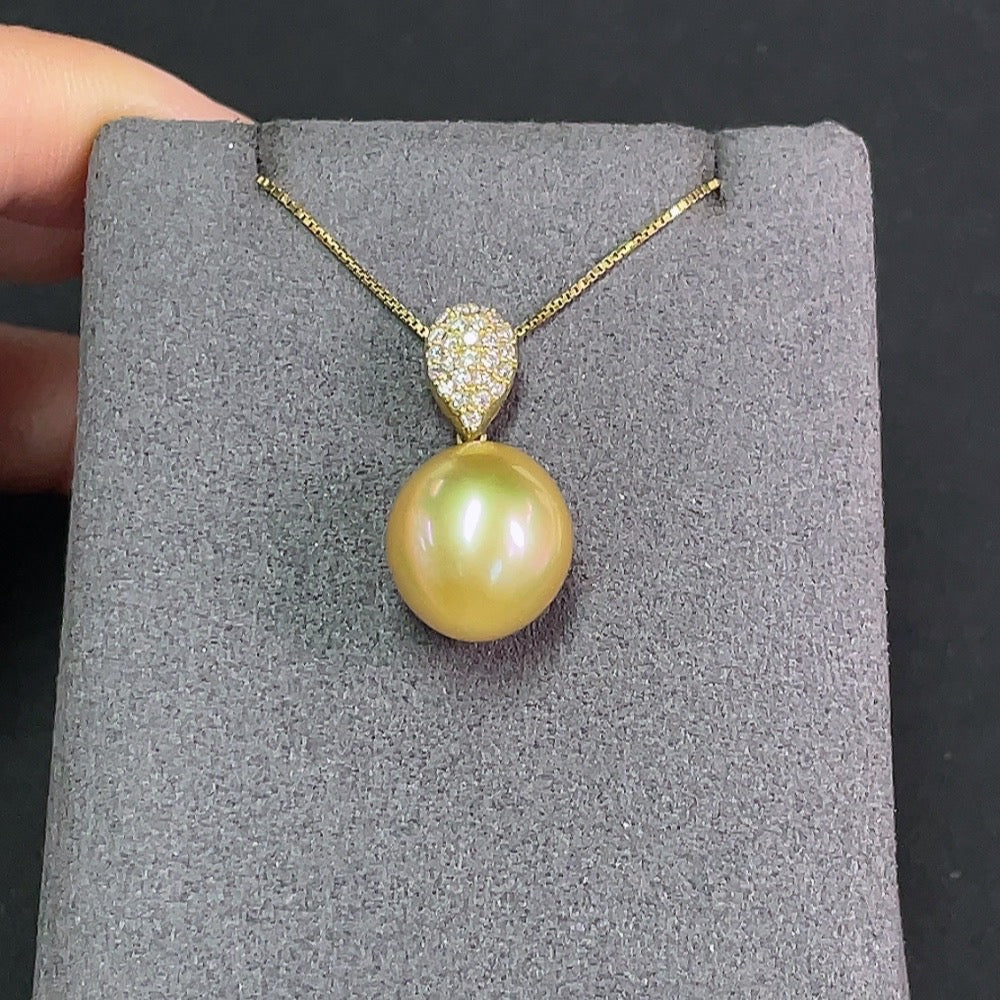 Saltwater pearl pendant necklace with 18K gold and diamond accents, elegant jewelry featuring a lustrous pearl and sparkling details.
