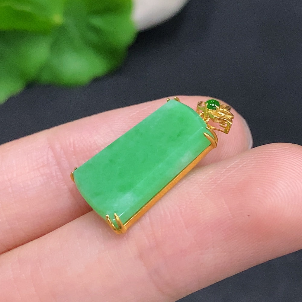 Jadeite Plain Pendant with 18K Gold Setting, Total Weight Approx. 2g