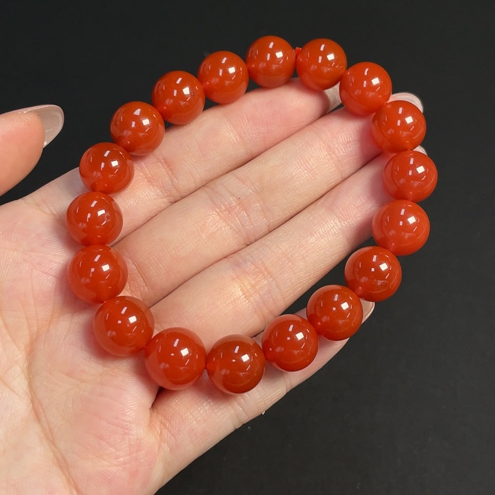 South Agate gemstone bracelet with 11mm beads, featuring natural organic inclusions, weighing approximately 35.92g, by HKHQ.