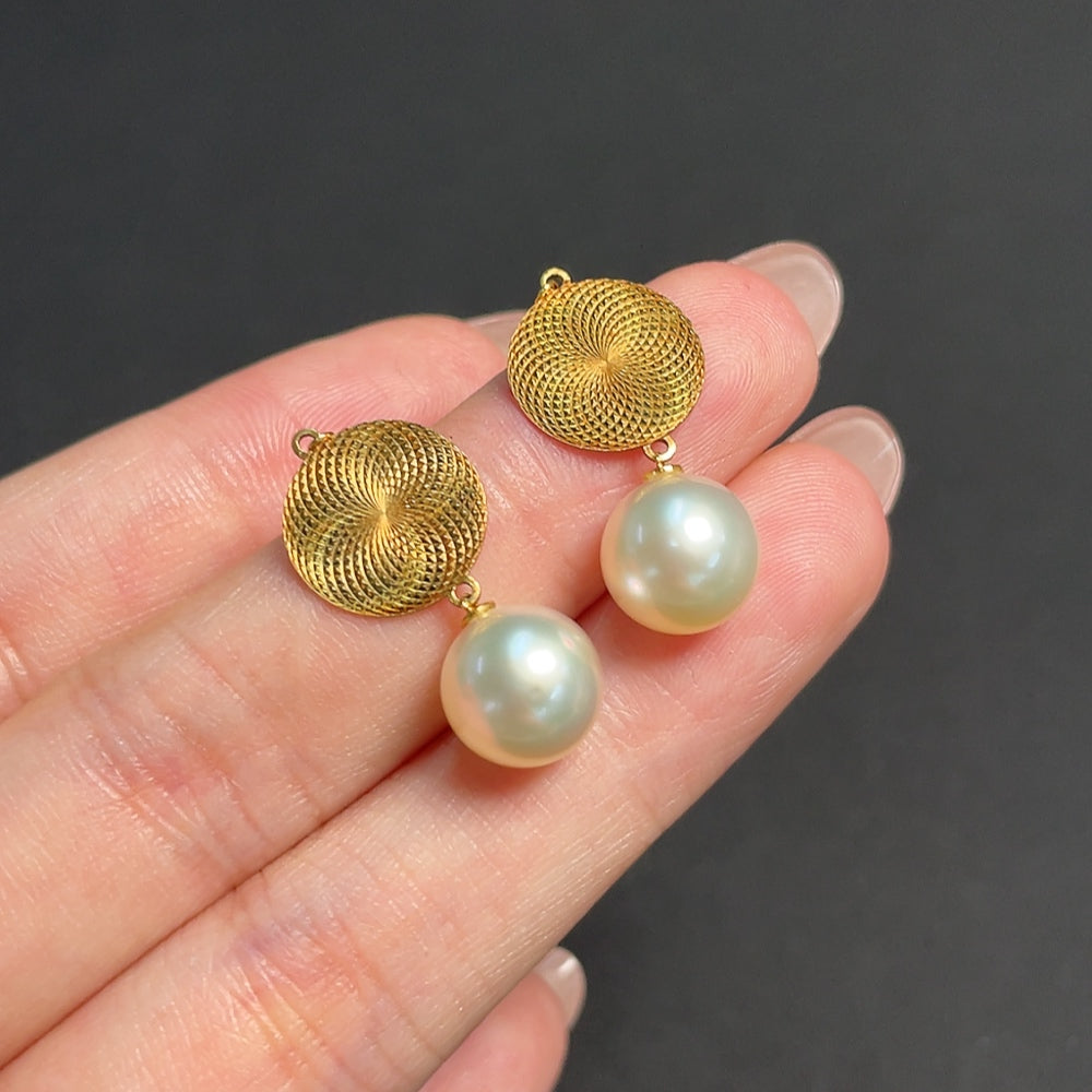 Seawater Pearl Pendant Unmarked 18k Gold Approx. 3.82g Total Weight Ca. 9.1mm