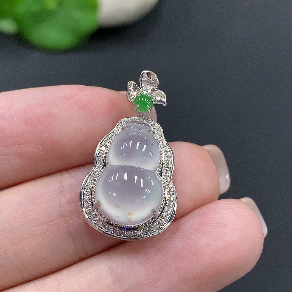 Jadeite Gourd Pendant 18k Gold Total Weight 3.08g