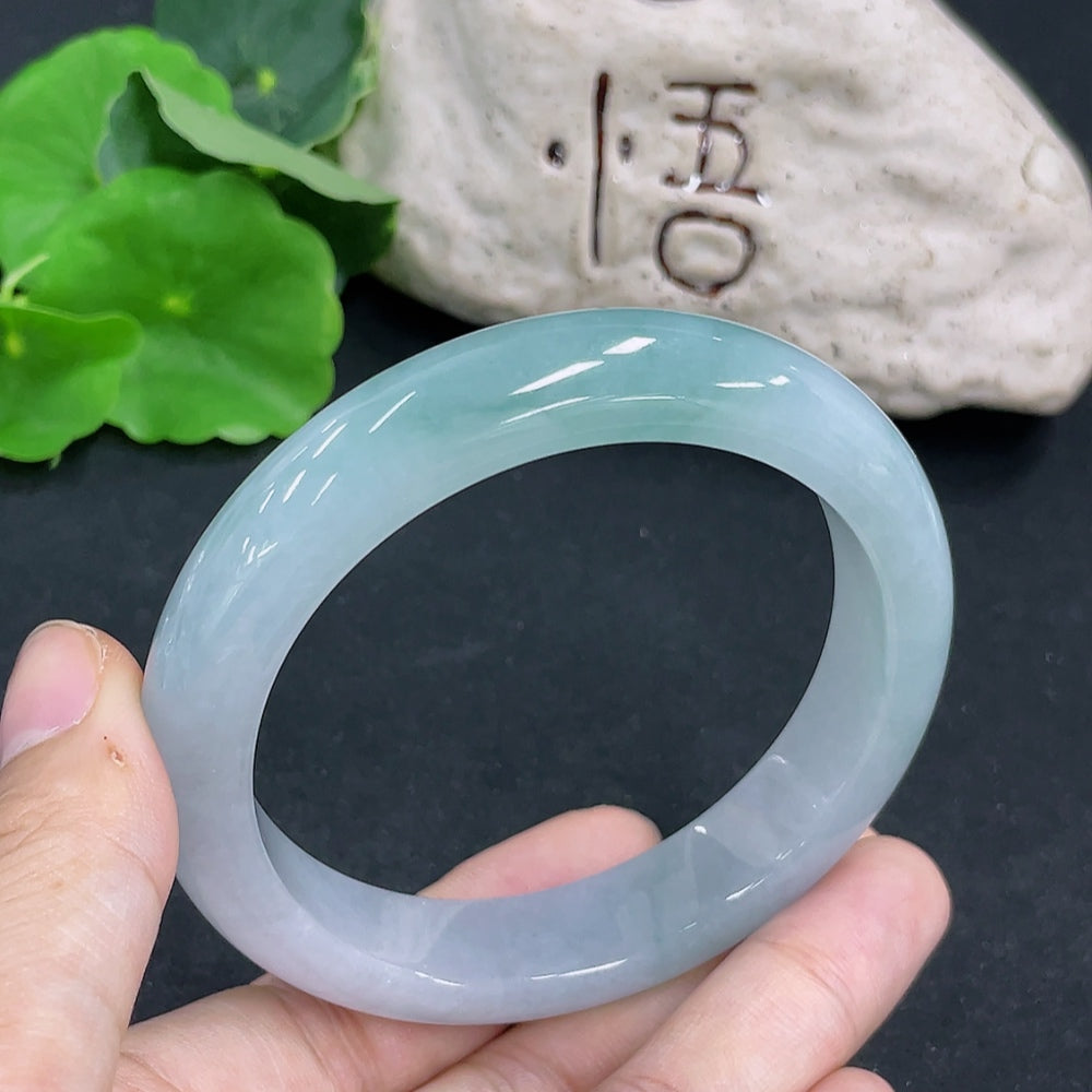 HKHQ jadeite round bracelet weighing 63.2g with a size of 58.3mm, featuring smooth, polished jadeite beads.