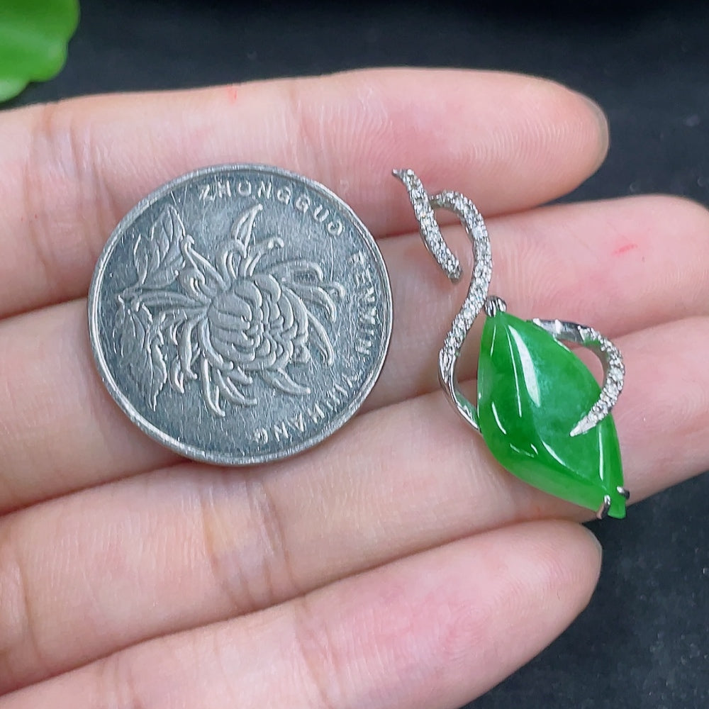 Jadeite Pendant 18K Gold with Diamond Accent