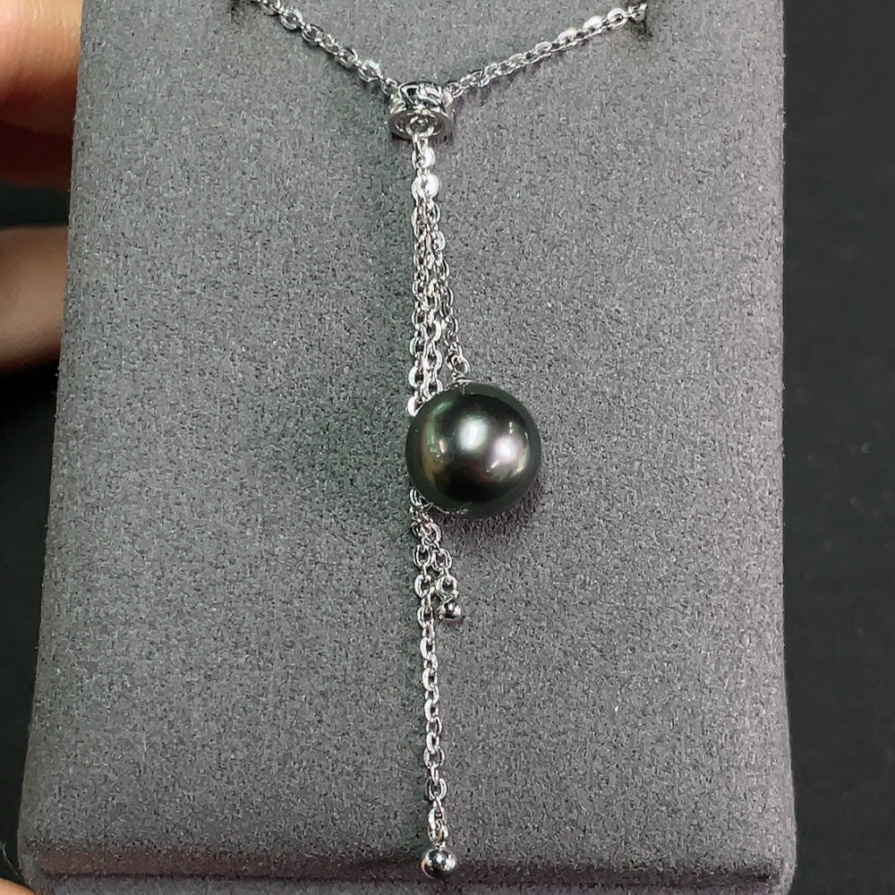 Seawater pearl necklace by HKHQ featuring 18k gold chain with approximately 9.9mm pearls, total weight 4.93g.
